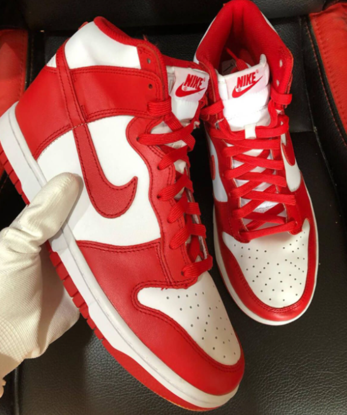 Nike Dunk High University Red: Všesezónní Sneaker