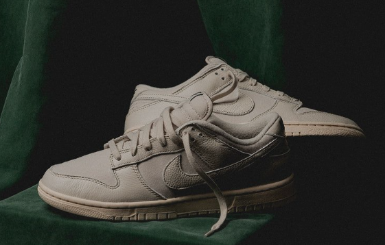 Nike Dunk Low Light Orewood Brown: Holiday Chic